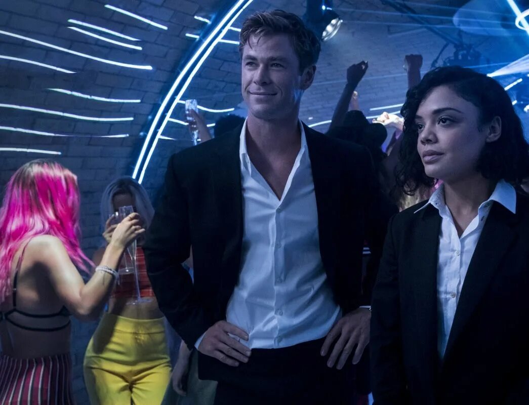 В черном интернэшнл 2019. Люди в черном: интернэшнл. Люди в черном: интернэшнл. Люди в черном: интернэшнл. Тесса томпсон люди в черном кадры.