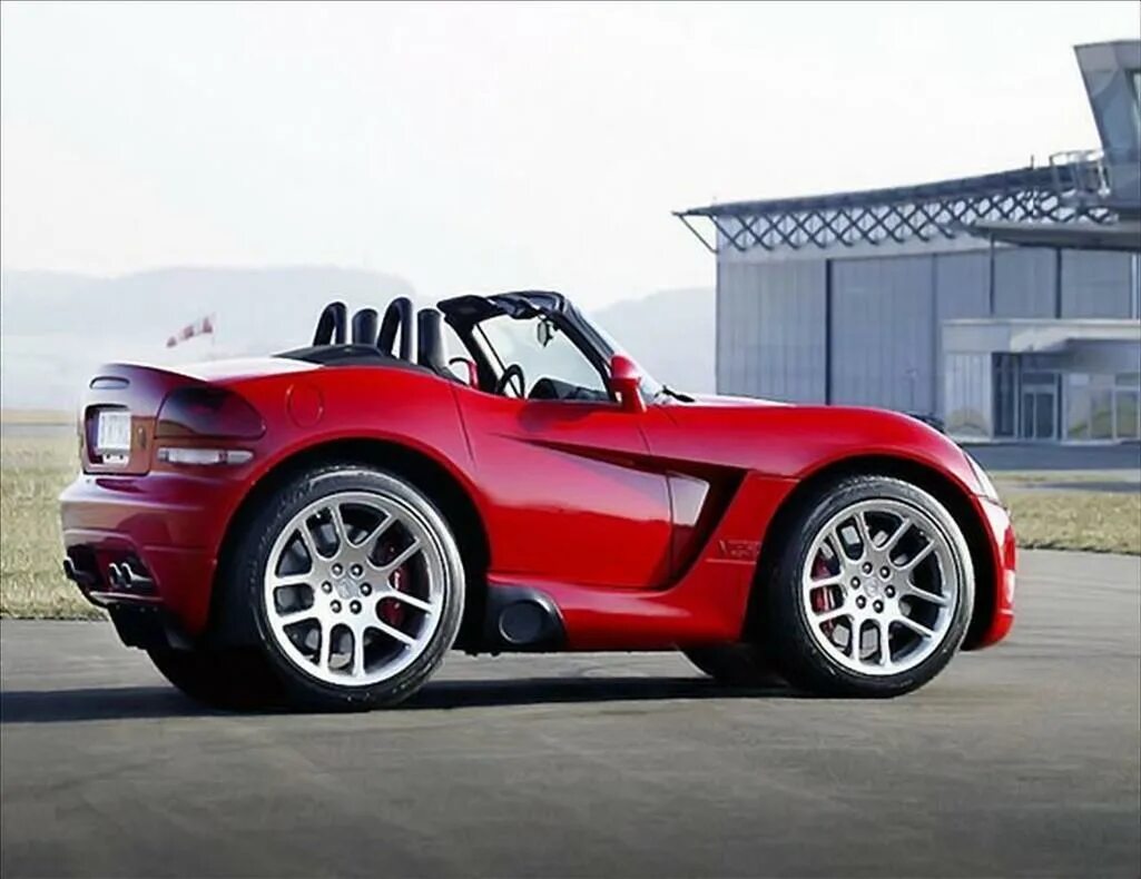 Mercedes smart roadster. Мерседес смарт родстер купе. Спортивный двухместный автомобиль. Спортивный двухместный автомобиль. Мерседес смарт родстер кабриолет.