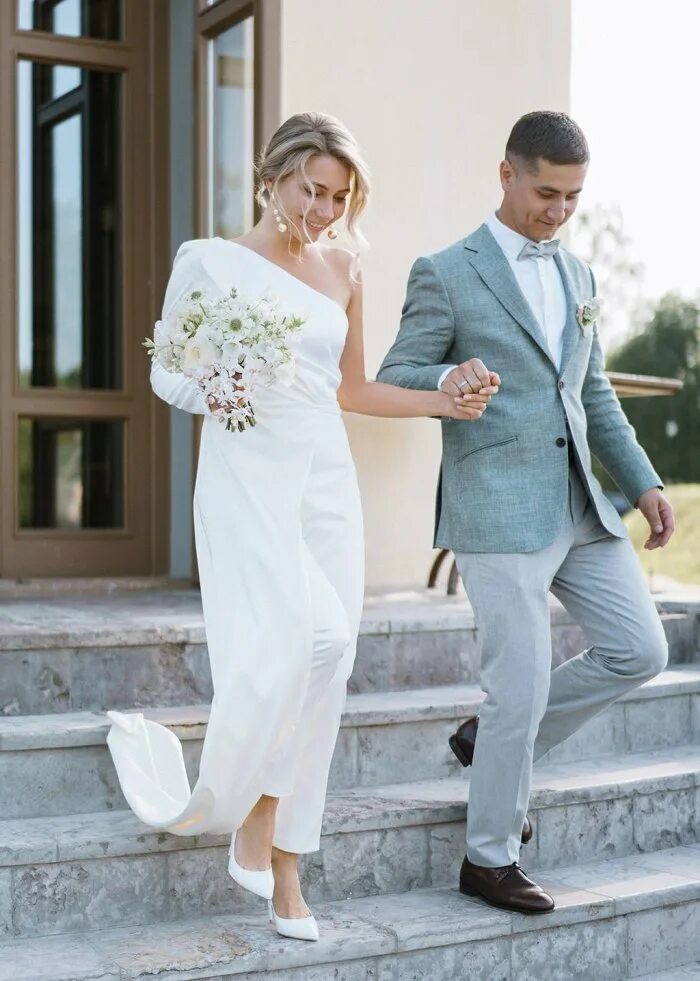 Свадебное платье в стиле. Современная свадьба. Стильный свадебный образ невесты. Молодожены. Стильная европейская свадьба.