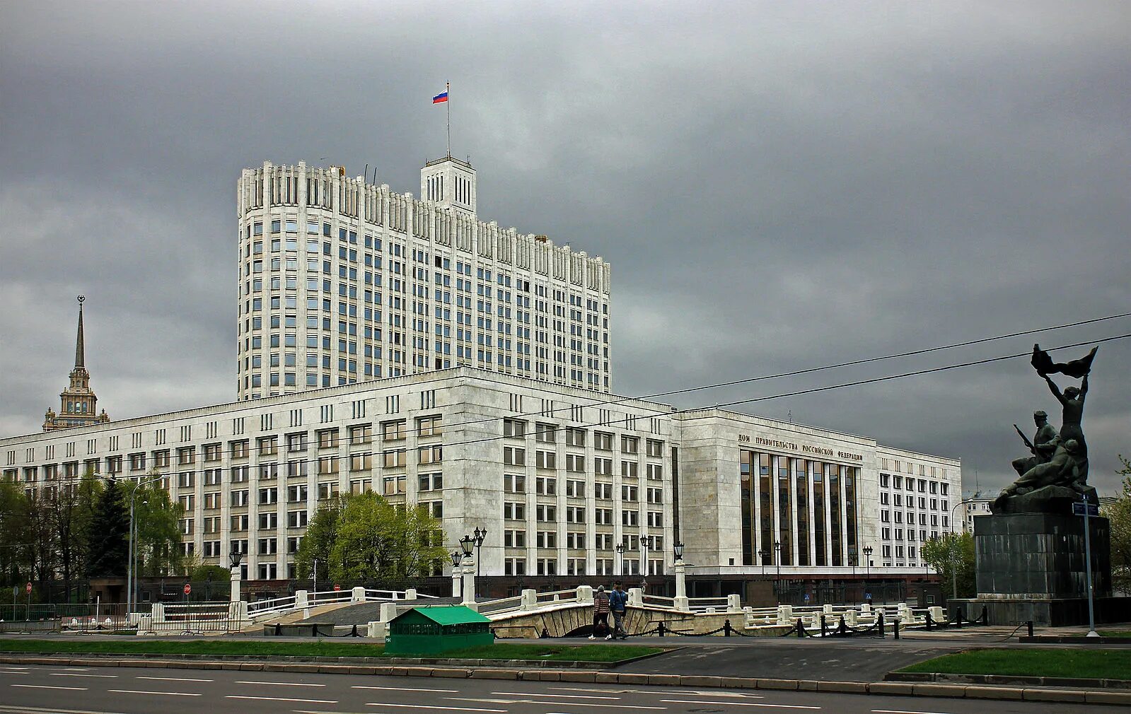 Белый дом архитектор. Белый дом (здание правительства РФ В Москве). Архитектор д.н. Чечулин. Белый дом здание правительства РФ В Москве. Дом правительства Российской Федерации Чечулин 1981. Белый дом в Москве 1994.