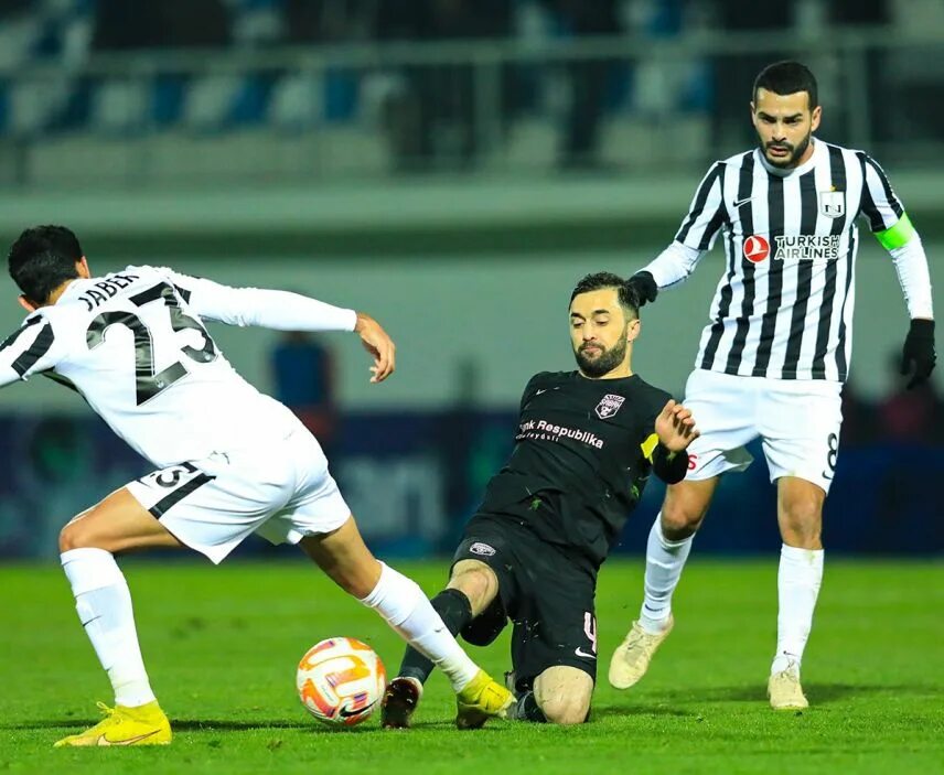 Бешикташ. Турецкая футбольная команда бешикташ. Сабах баку символ футбола. "нефтчи" (азербайджан) "црвена звезда"(сербия). Бешикташ.