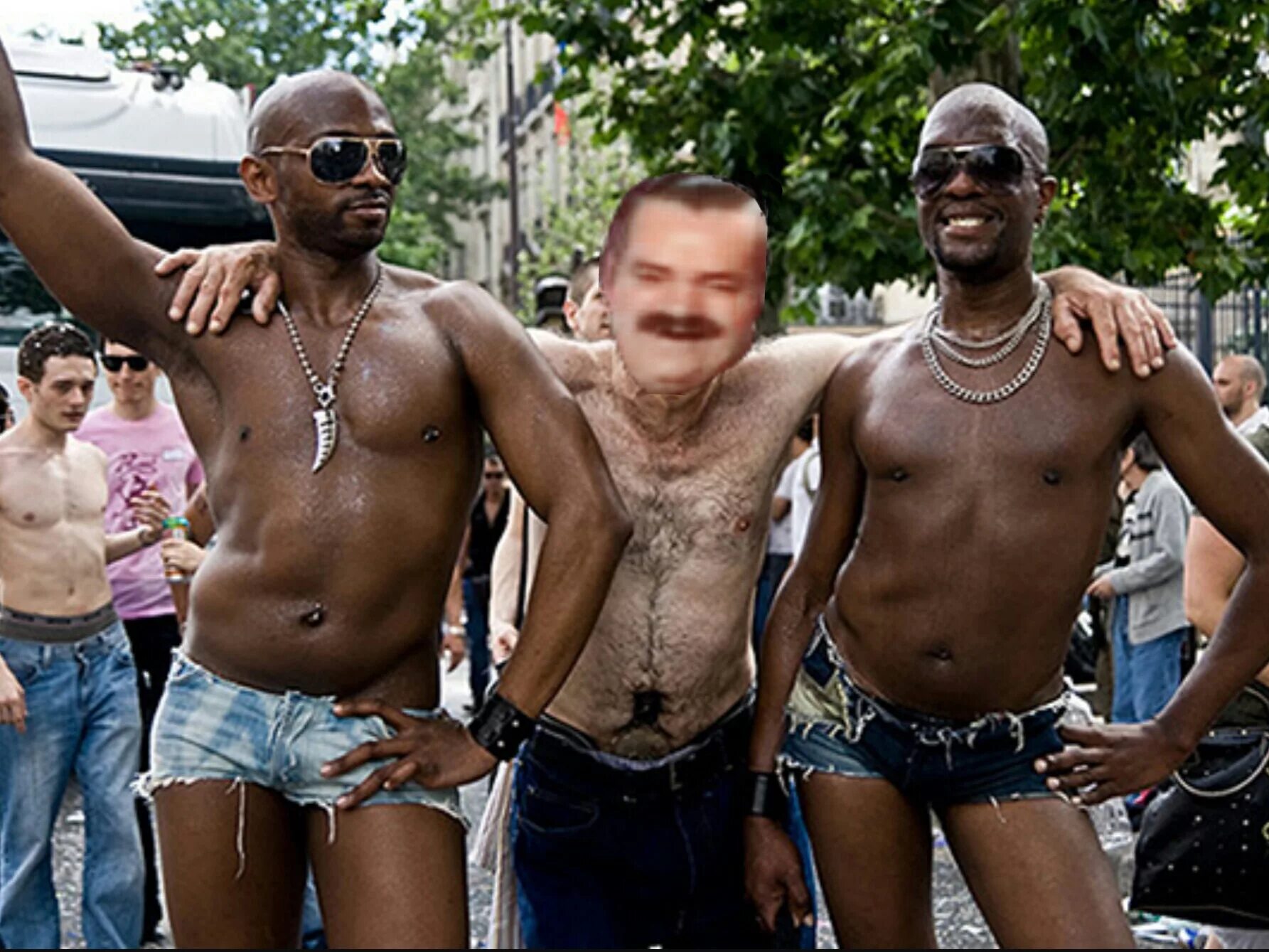 толпа афроамериканцев. накаченный негр. группа темнокожих. кучка негров. много негров.