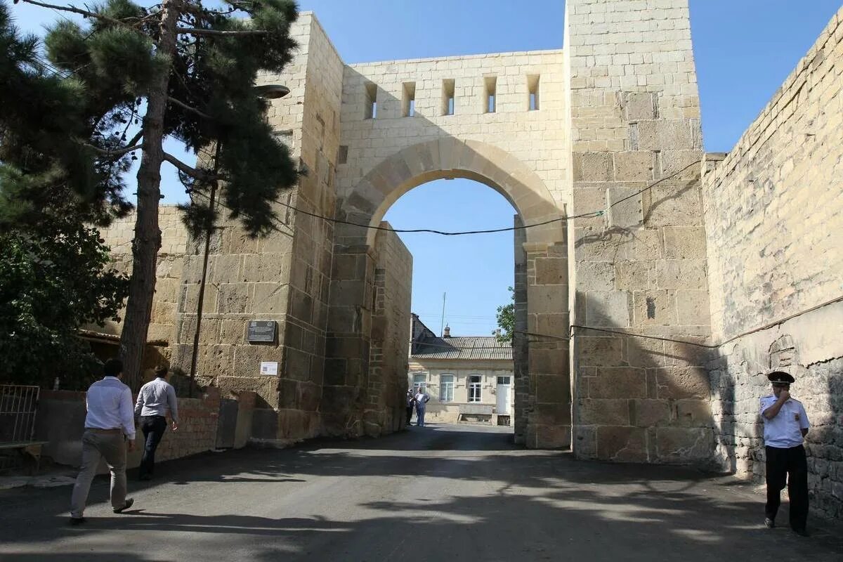 Дербент июль. Дербент в августе. Дербент июль. Дербент пляж набережная. Дербент новая набережная улица.