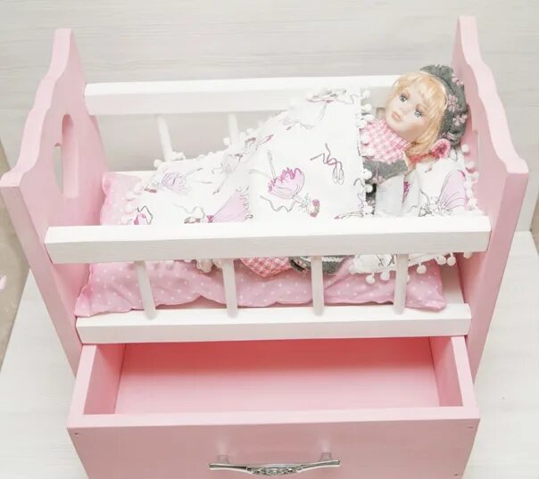 Детская кроватка для кукол. Кроватка для кукол. Кроватка для куклы 55 см. Кроватка для куклы реборн.