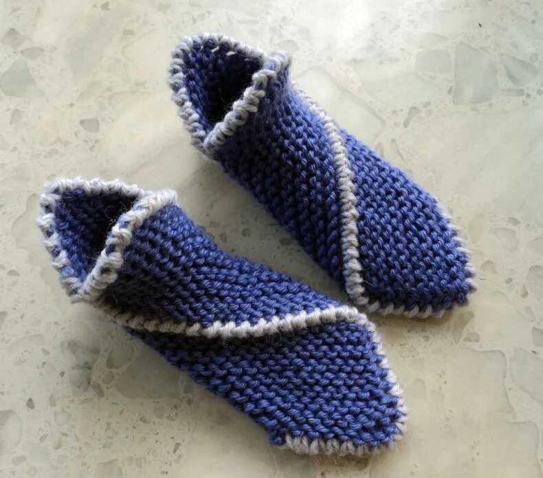 Вязаные следки тапочки сапожки спицами. Домашние тапочки своими руками двумя спицами. Домашние тапочки своими руками двумя спицами. Тапочки следки носочки пинетки. Тапочки следочки наталья ефимовская.