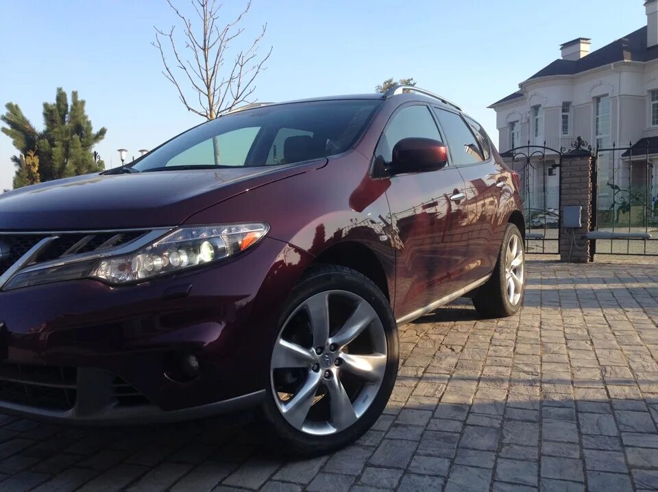 Диски мурано z51. Ниссан мурано z51 черные диски. Мурано z51 r22. Nissan murano z51 на 20 дисках. Nissan murano z51 колеса r20.