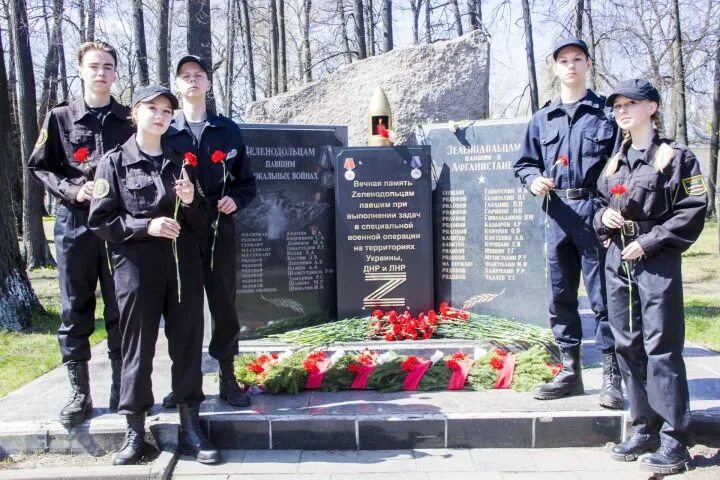 Открытие памятника ветеранам боевых действий - фото - Ишимская правда