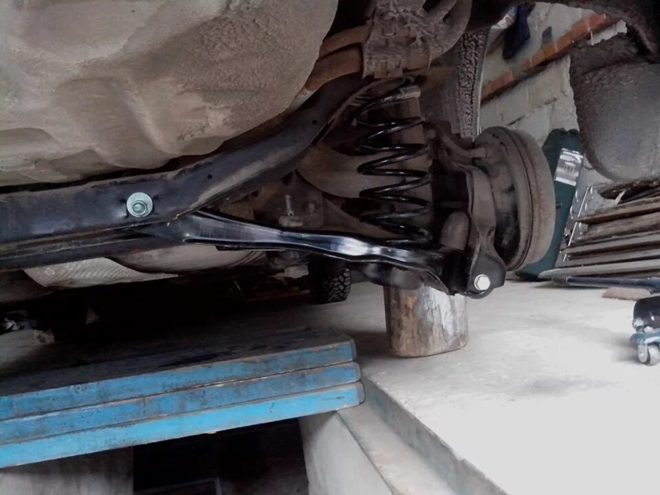Замена задних рычагов форд фокус 2. Рычаг задний подвески ford focus 3. Замена задней подвески фокус. Переборка задней подвески форд фокус 2. Сайлентблоки передней подвески форд фокус 2.