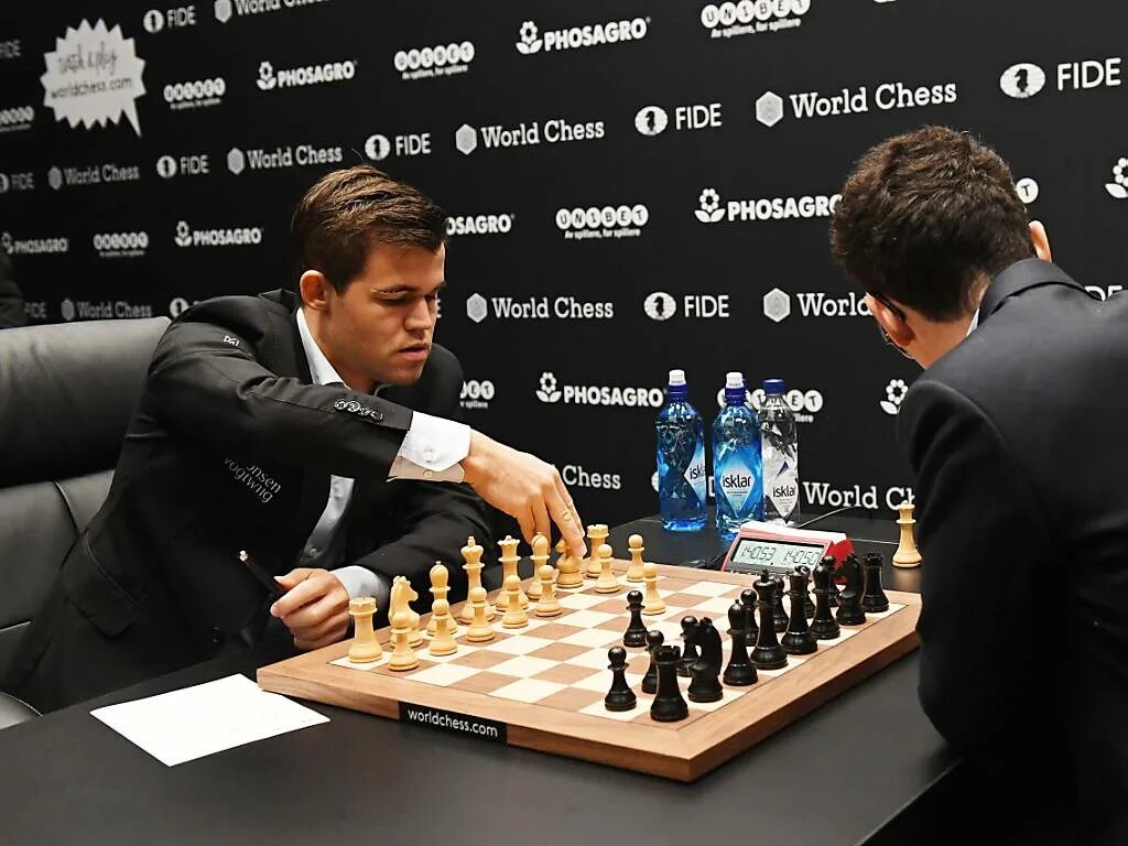 Чемпионы играют в шахматы. Magnus Carlsen World Championship 2018.