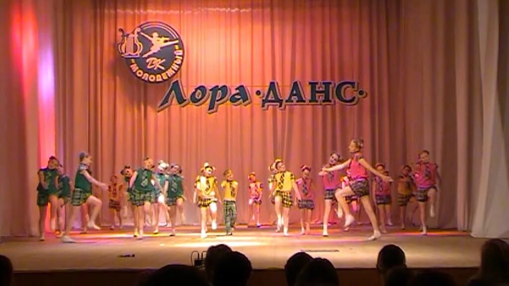 Песня просто просто мы маленькие дети. Просто просто мы маленькие звезды. Песня просто просто мы маленькие дети. Проста проста мы маленькие звёзды. Просто просто маленькие звезды.