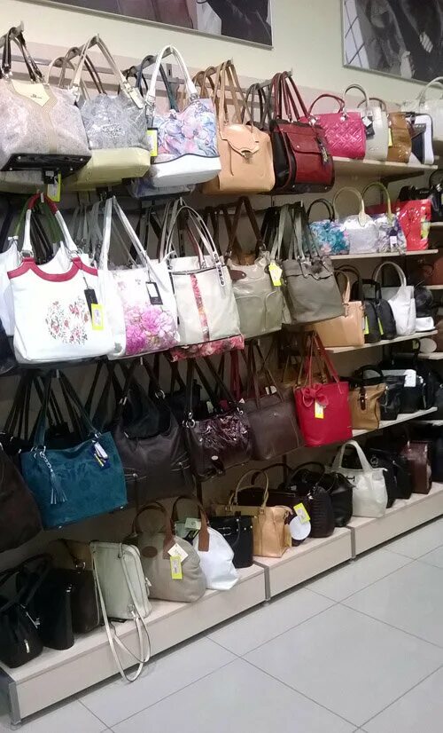 Сумки ковалина. Акстел брянск аэропарк. Трц аэропарк. Леонардо брянск аэропарк. Аэропарк брянск магазин сумок мужские через плечо тайна каталог.