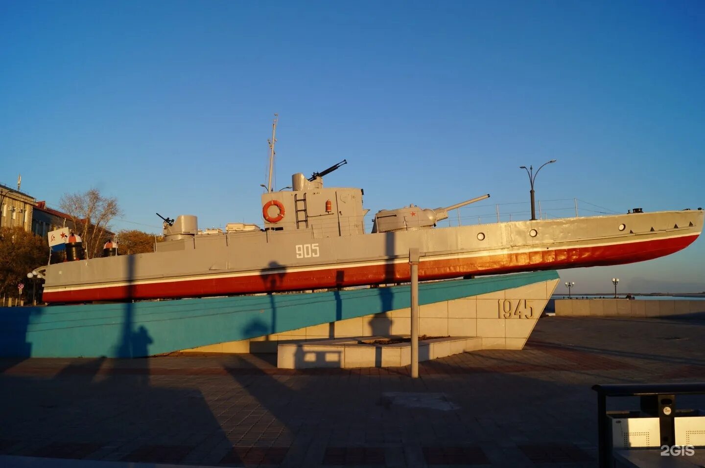 Амурская флотилия. Памятник кораблям Амурской флотилии в Благовещенске. Корабль памятник Благовещенск. Лента Амурская флотилия.