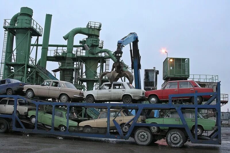 Утилизация старых авто. Утилизация старых автомобилей. Утилизация авто. Свалка металлолома. Утилизация авто.