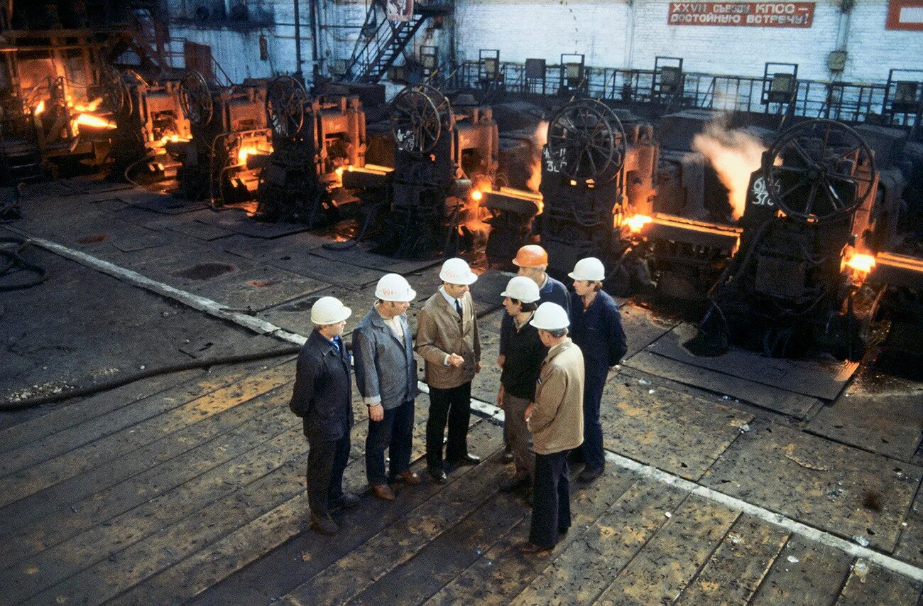 Кривой рог завод. Кривой рог металлургический комбинат. кривой рог криворожсталь. криворожский металлургический завод. кривой рог заводы металлургические.