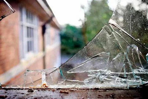Разбить окно во сне для женщины