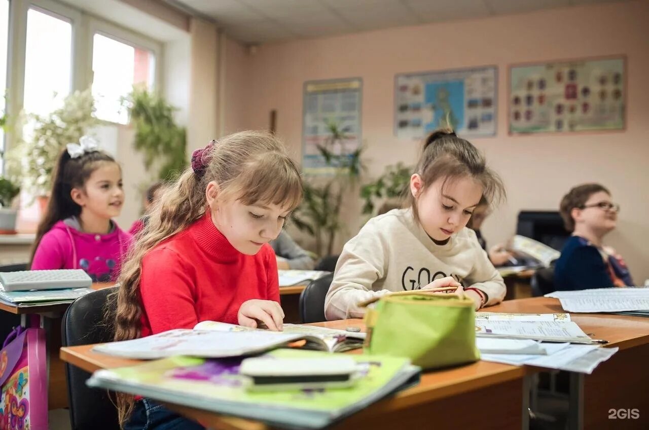 Школа английский без английского. Школа английского языка. Школа английского языка Балашиха. Детский праздник в языковой школе. Школа языков в Балашихе.