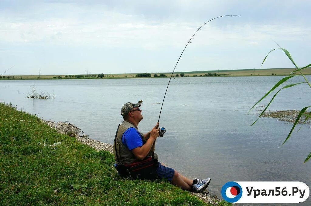 Рыбалка в оренбурге и оренбургской области. Река Урал Оренбург рыбалка. Рыбалка в Оренбурге. Рыбаки Оренбурга.