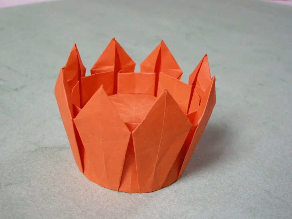 Как сделать корону из бумаги без клея. Оригами корона. корона из бумаги оригами. корона в технике оригами. оригами корона из бумаги для детей.