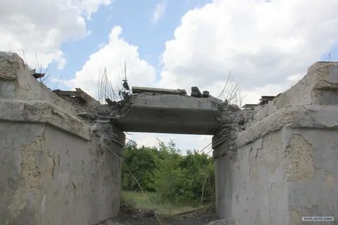 Почему не бомбят дороги