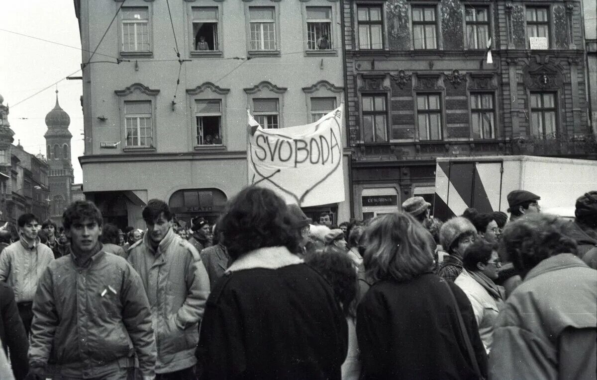 Югославия революция 1989. Революция в Чехословакии 1989. Бархатная революция в Югославии. Бархатные революции 1989.