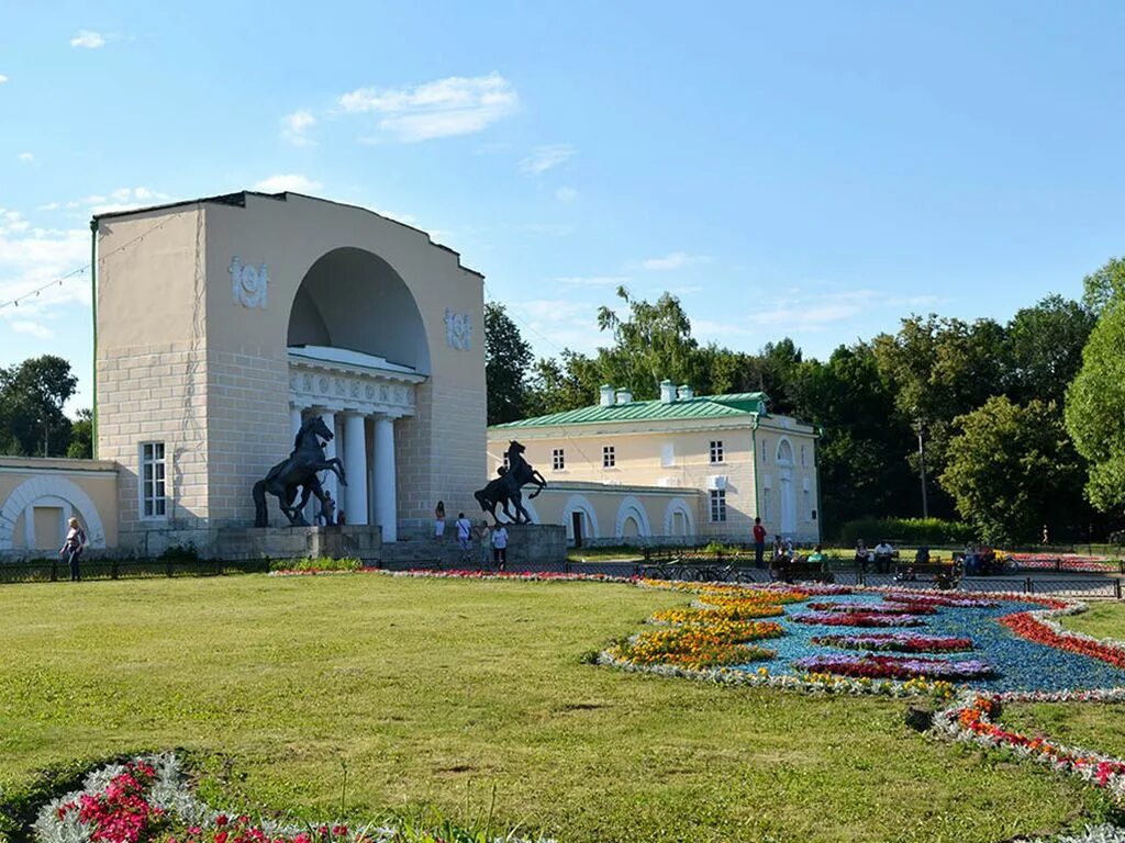 Ландшафтный музей заповедник кузьминки люблино. Парк Кузьминки-Люблино. Лесопарк Кузьминки-Люблино. Парк Кузьминки Люблино Москва. Парк Кузьминки усадьба.