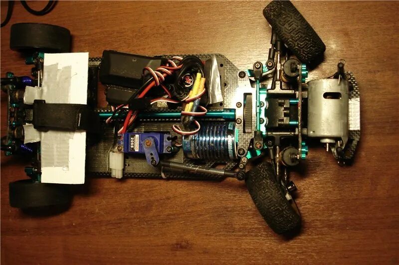 Rc радиоуправлении. RC модели мотор 10 см2 ДВС. 2217 Мотор модель RC. Мотор 30сс Зена для RC моделей. Самодельная радиоуправляемая машина.