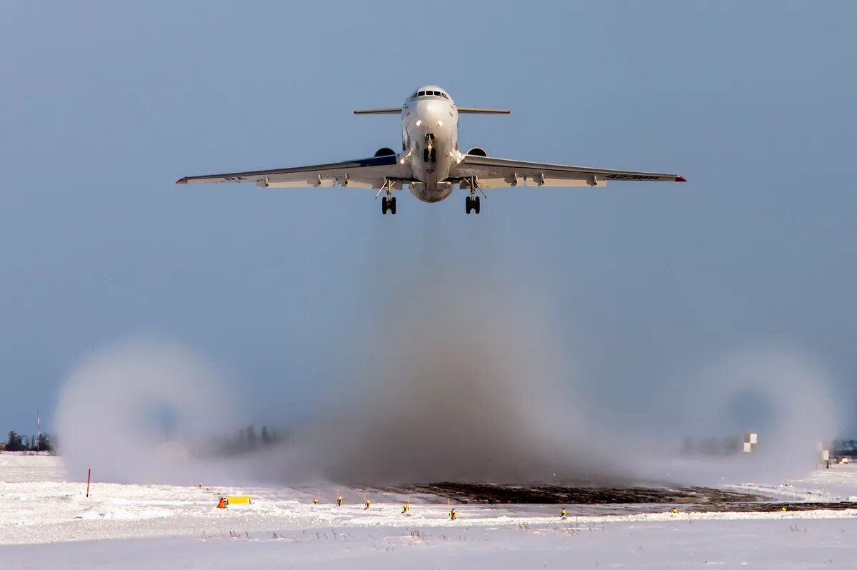 Ту 22м3 форсаж. Летчик истребитель су-27. Красивые самолеты. Обои самолет. Як 42 utair.