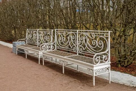 Памятник скамейка