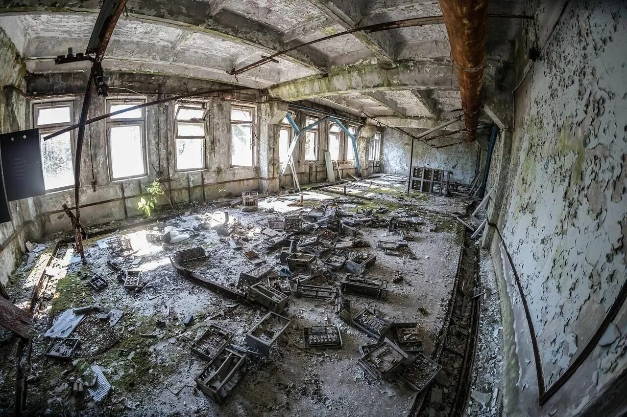 Припять зона отчуждения детский сад. Игра чернобыль сосед. Клоун нейбор чернобыль. Клоун нейбор чернобыль. Чернобыль сосед клоун.