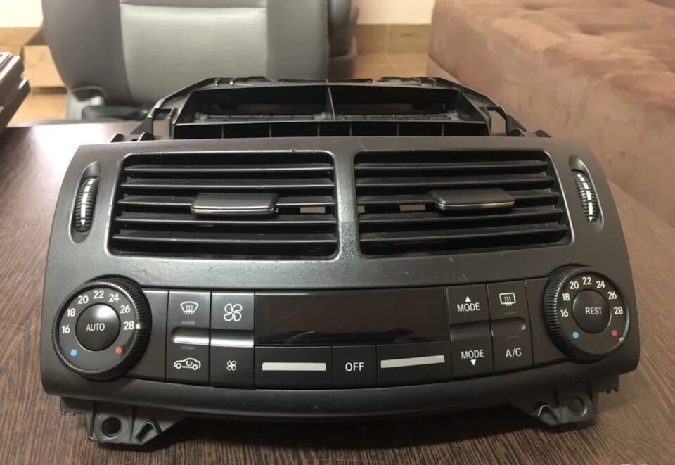 Климат контроль w211. Блок климат контроля w211. Мерседес 211 блок управления отопителем. Климат контроль на мерседес е 211. Блок климат контроля w211 рестайлинг.