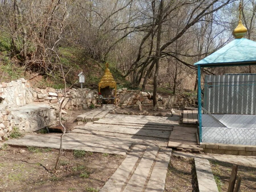 Родники волгоградской области. Дед Таран Родник Волгоград. Родник Горьковский Волгоград. Родник Таранова Волгоград. Святой источник Волгоград Максимка.