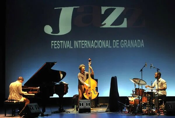 De jazzed. Гранада джазовый фестиваль. Гренада фестиваль джаза. Музыкальный фестиваль в Гранаде Испании. Гранада Festival de Jazz de Granada.