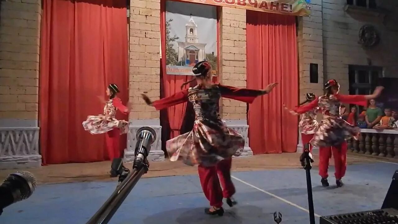 Андижанская полька танец. Народные танцы узбекистана андижанская полька. Костюм для андижанской польки. Костюм для андижанской польки. Андижанская полька национальный танец узбекской.