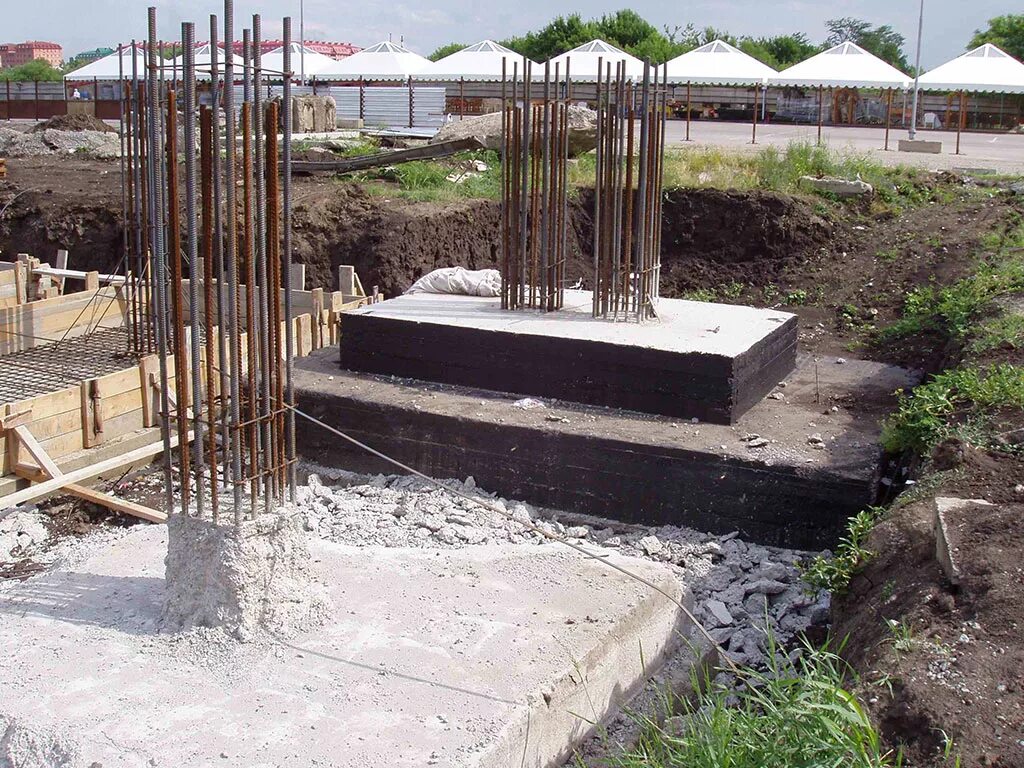 Отдельно стоящие фундаменты. Монолитный столбчатый фундамент стаканного типа. Фундаменты под колонну жб монолит. Подколонник столбчатого фундамента. Отдельно стоящие фундаменты.