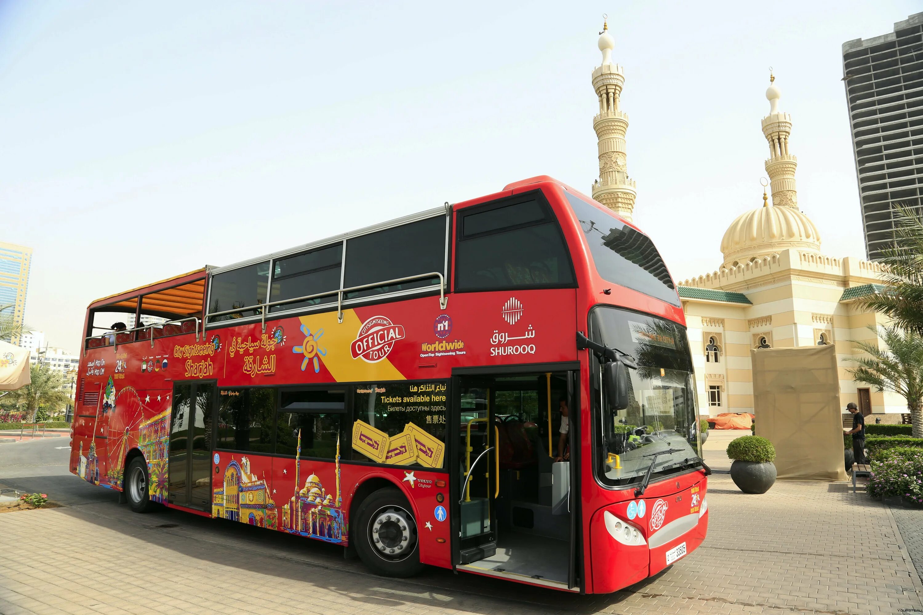 Двухэтажный автобус Шарджа. Hop-on Hop-off Bus Tour. Туристический автобус в Самарканде. Двухэтажный туристический автобус. Вечерние автобусные экскурсии