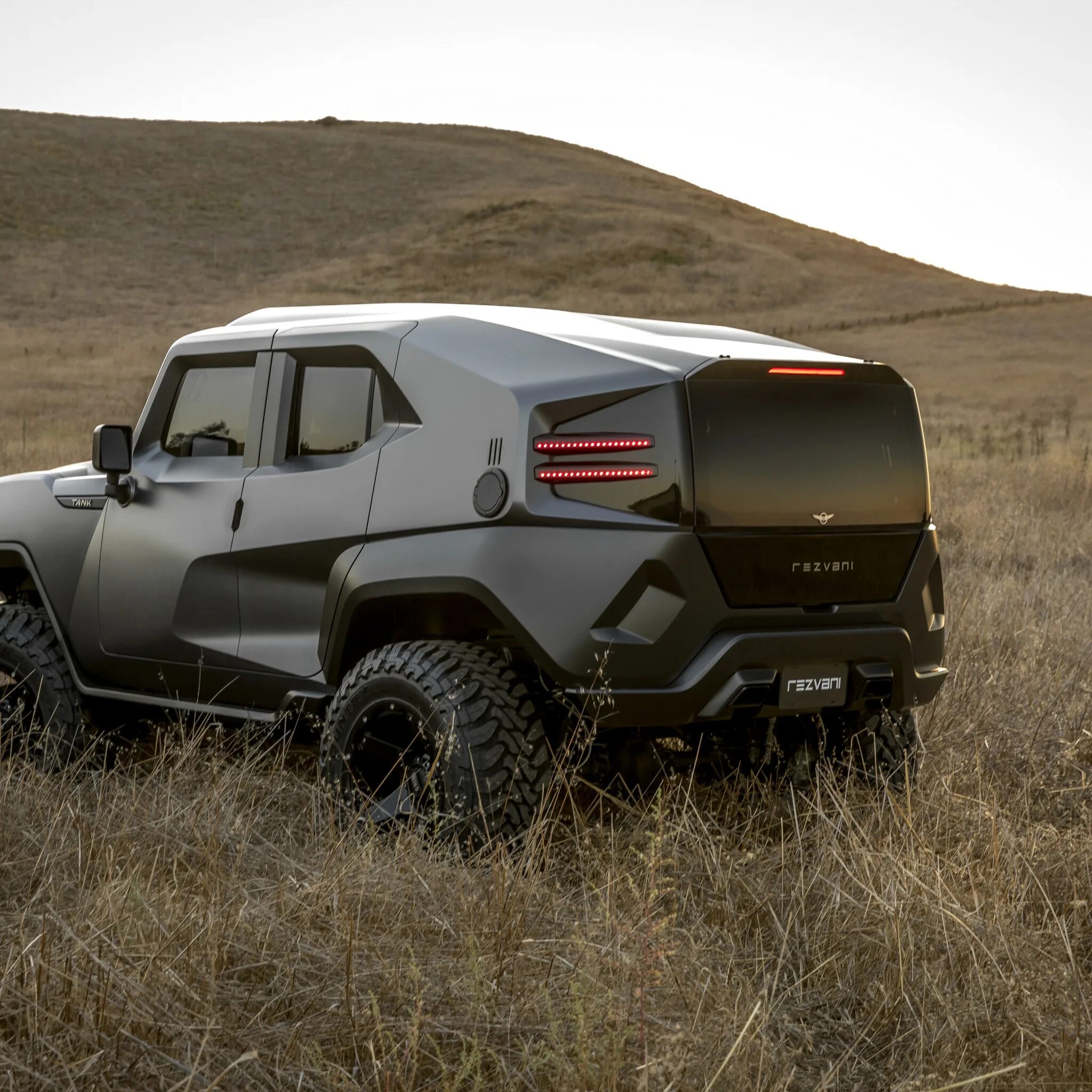 Дром танк 500. Wrangler Rezvani. Jeep Rezvani. УАЗ Резвани танк. Внедорожник танк Rezvani.