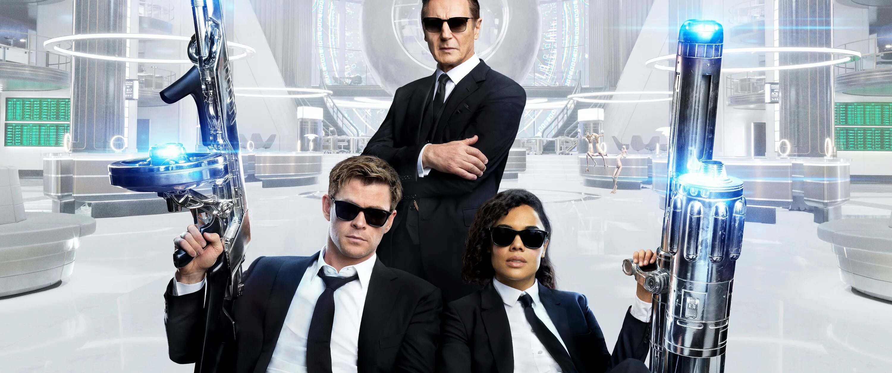 "черный человек". Игра men in black на телефон. Люди в черном 2002. Уилл смит стиратель памяти. Модельки людей черные.