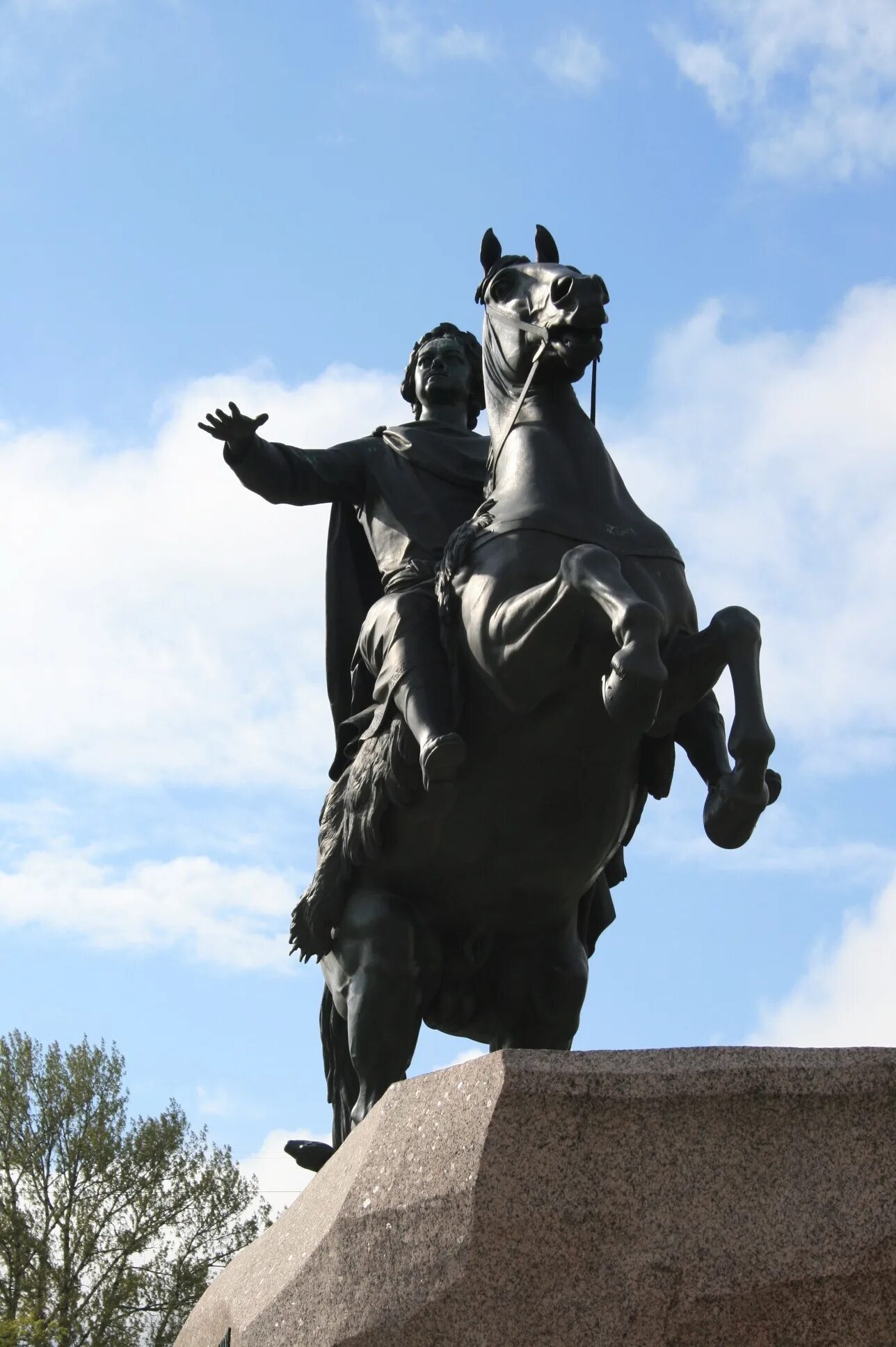 Салават юлаев памятник башкирии. Памятник мужик на коне. Клодт скульптор. Салават юлаев памятник в уфе. Скульптура бегущих коней.
