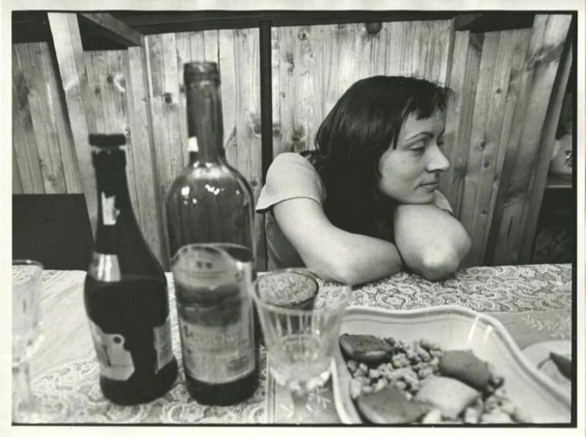 Ретро фото женщин в постели. Советские пьяные женщины. Ретро пьяные женщины. Агония и экстаз , фотограф боб карлос кларк. Советские девушки.