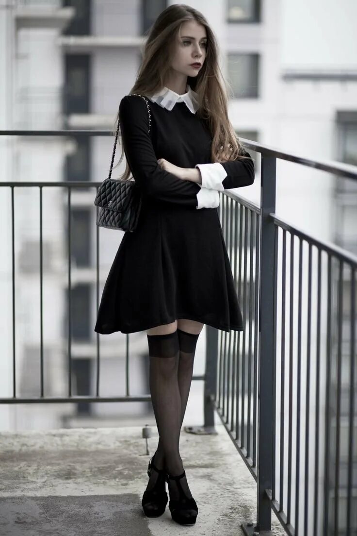 Белые гольфы с юбкой. Гольфы с юбкой. Юбка с белыми чулками. В черном платье и чулках. Юбка с белыми чулками.