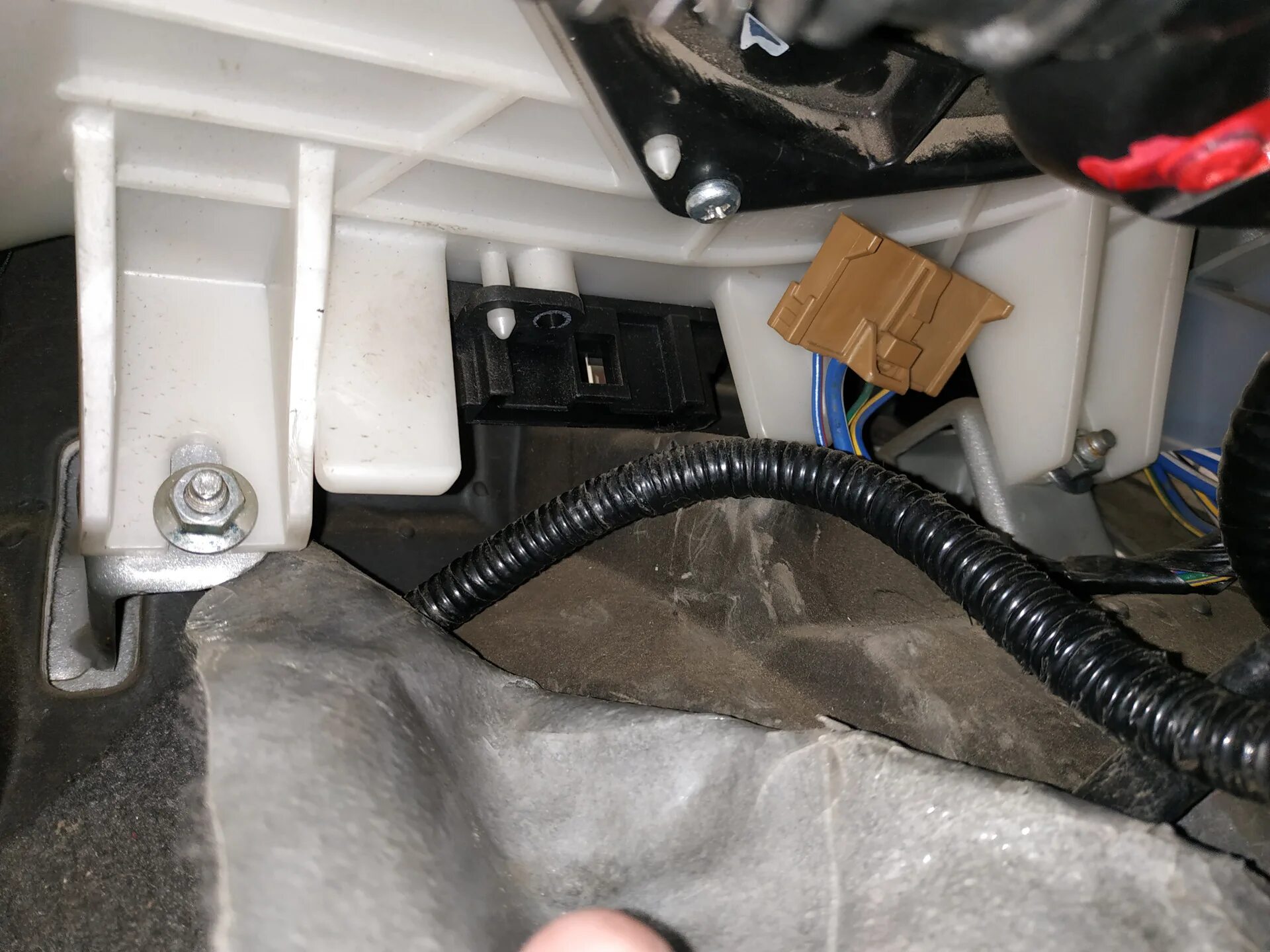 Ниссан жук где находится вентилятор печки General information about the heating and ventilation system (Nissan Micra 3, Mi