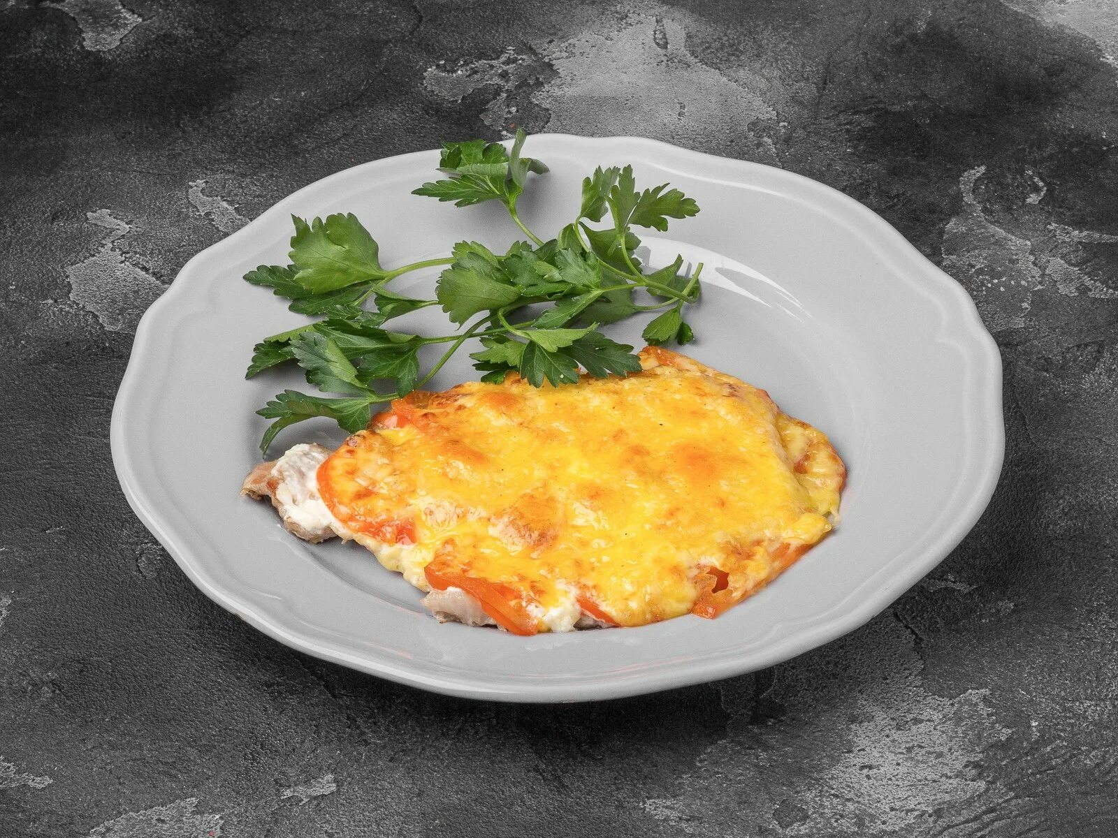 Свиные отбивные с помидорами. Отбивная эскалоп. мясо по французски. мясо ао французский. свиные отбивные с сыром.
