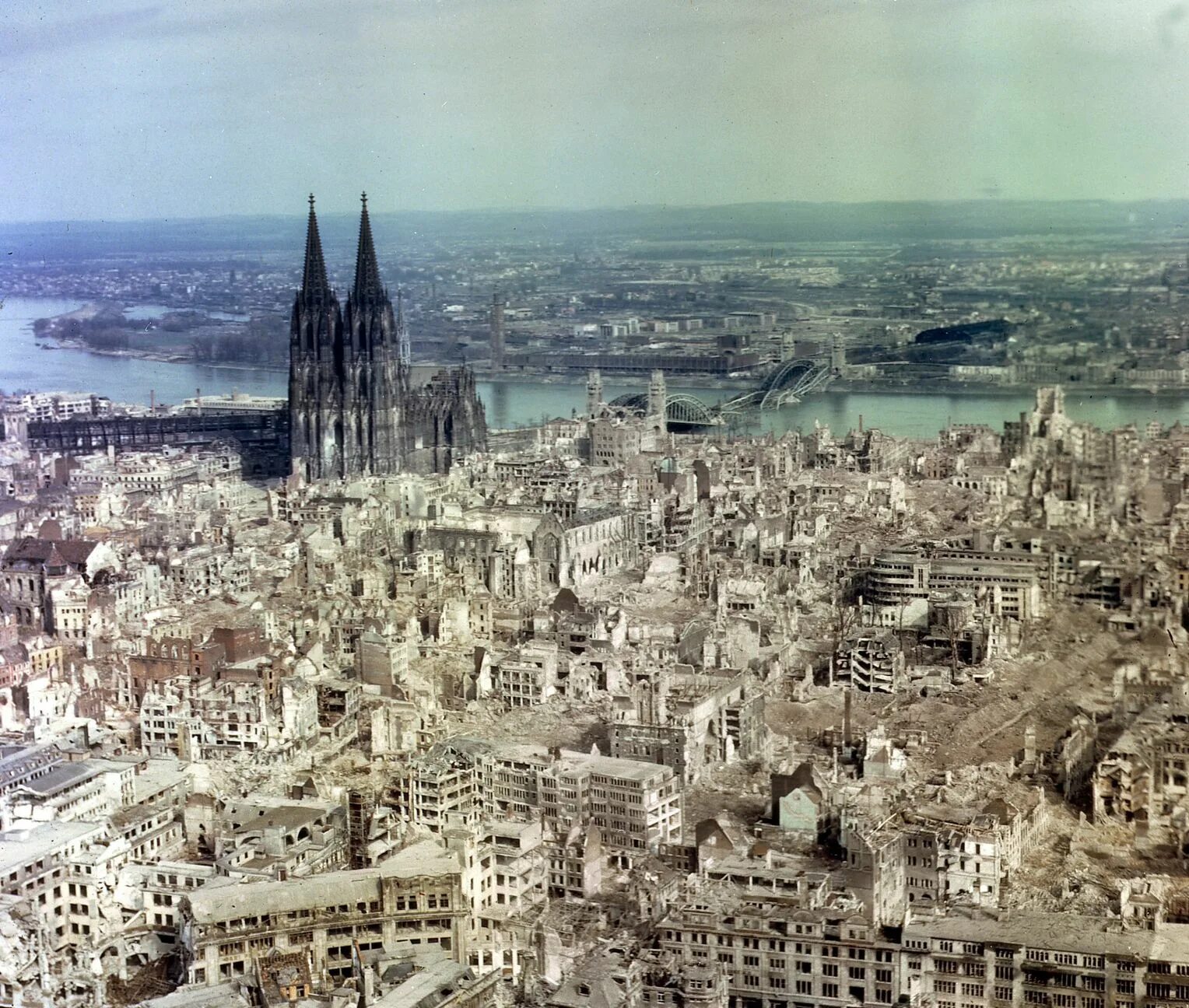 Германия после 1945. Дрезден 1945. Разрушенный Кельн 1945.