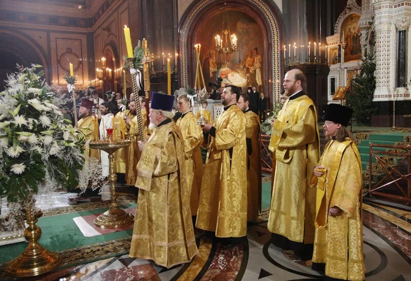 рождественская служба в храме христа спасителя 2023. служба в храме христа спасителя. ночная пасхальная служба в храме христа спасителя. христос воскрес храм христа спасителя. пасхальное богослужение в храме христа спасителя.