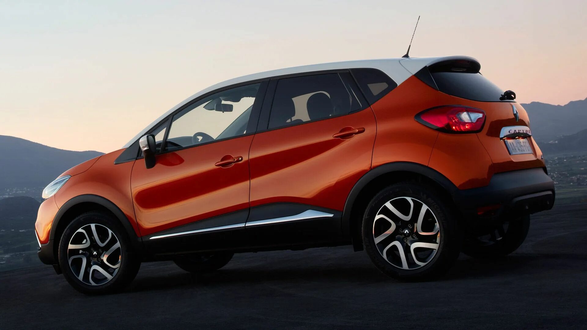 Каптур плюсы. 2014 renault captur. renault captur 2015. рено каптур двухцветный. рено каптур 2014.