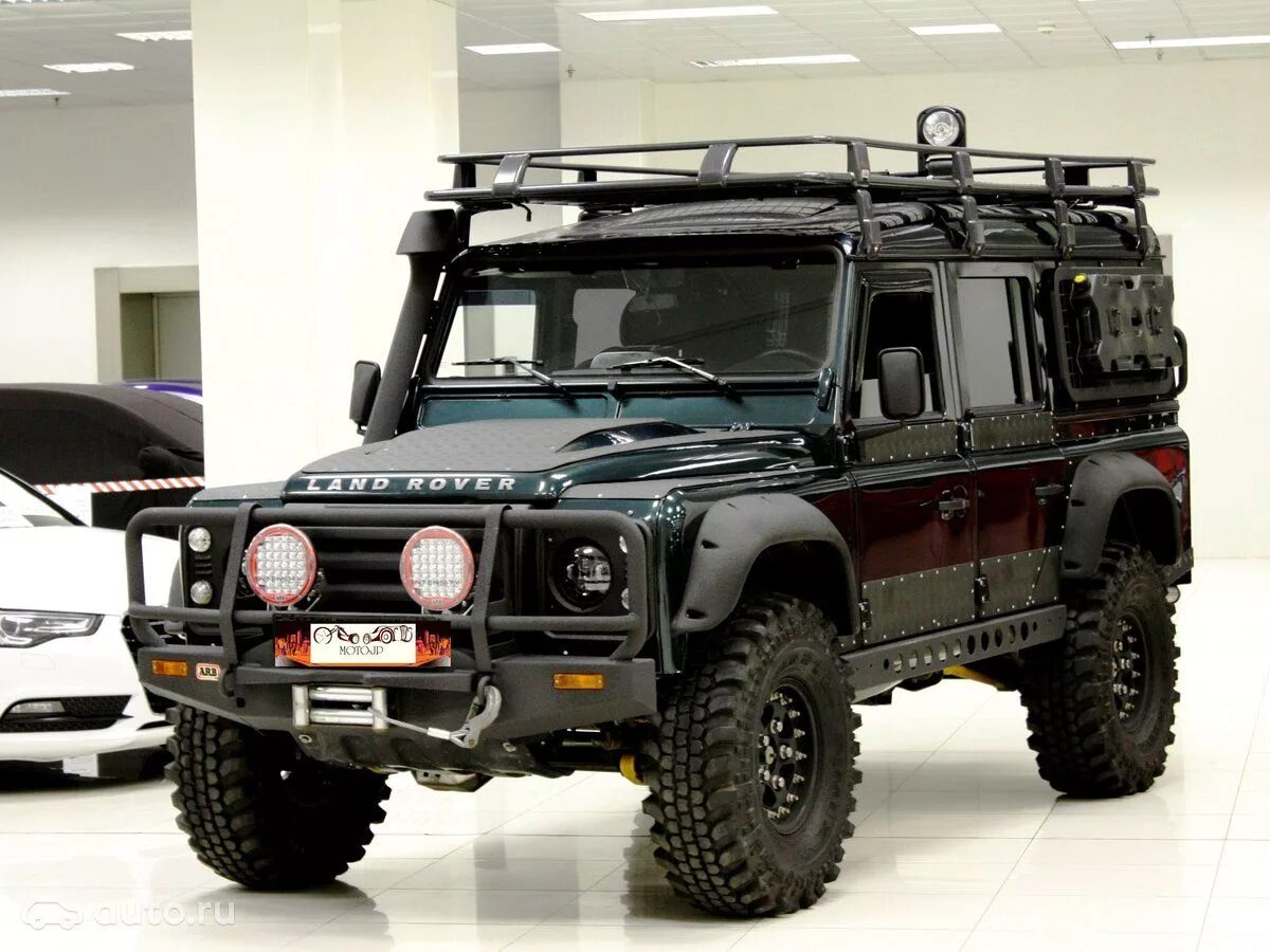 Defender auto купить. Ленд Ровер Дефендер 110. Ленд Ровер Дефендер 110 2012. Дефендер 110 2021. Land Rover Defender 2021 off Road.