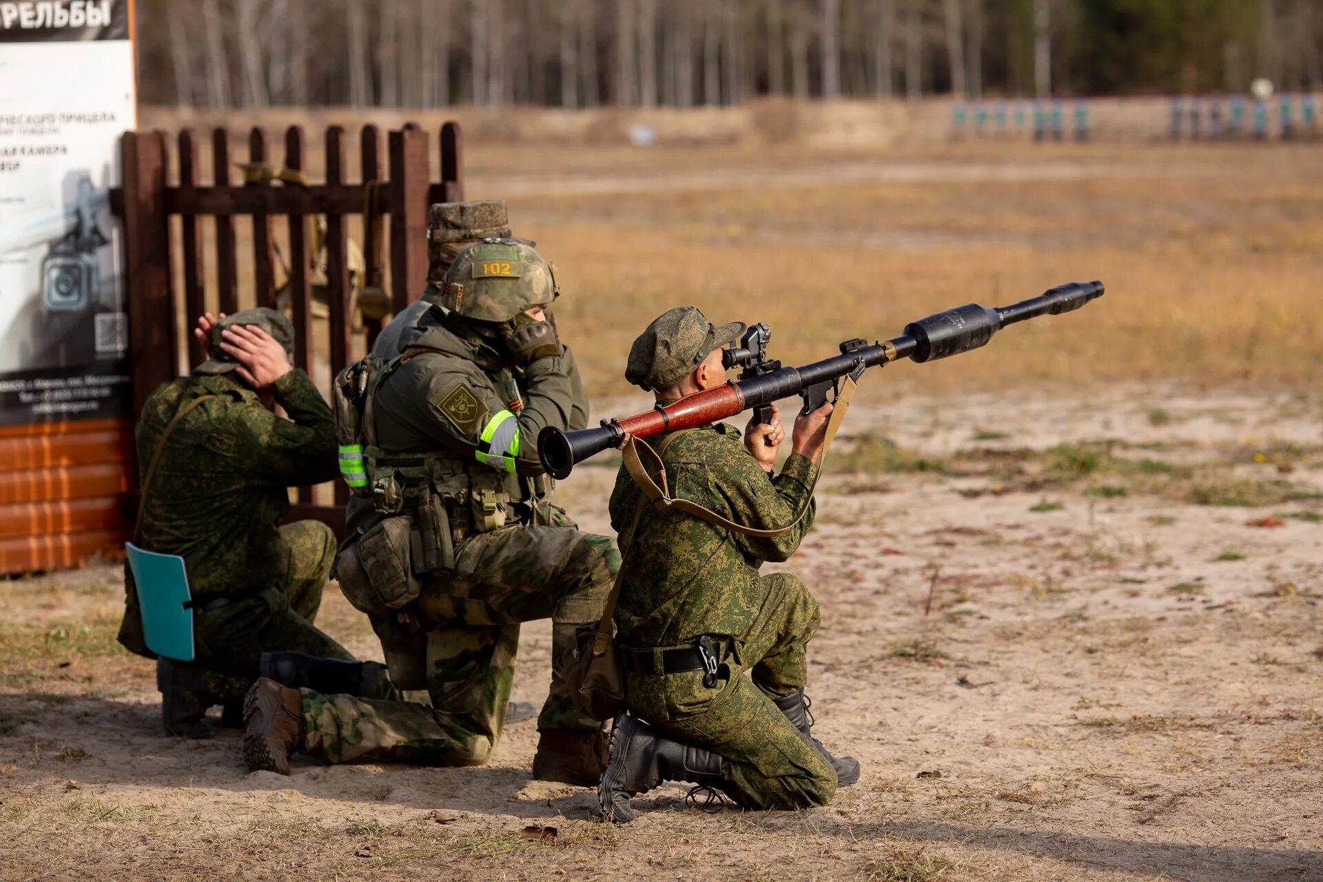 Сейчас есть военное положение. Военное положение.