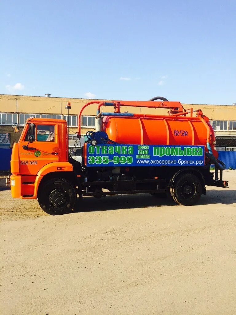 Камаз ассенизатор 12 кубов. Газ 53 ассенизатор 53. Фото экосервис. Откачка брянск. Откачка биотуалетов.