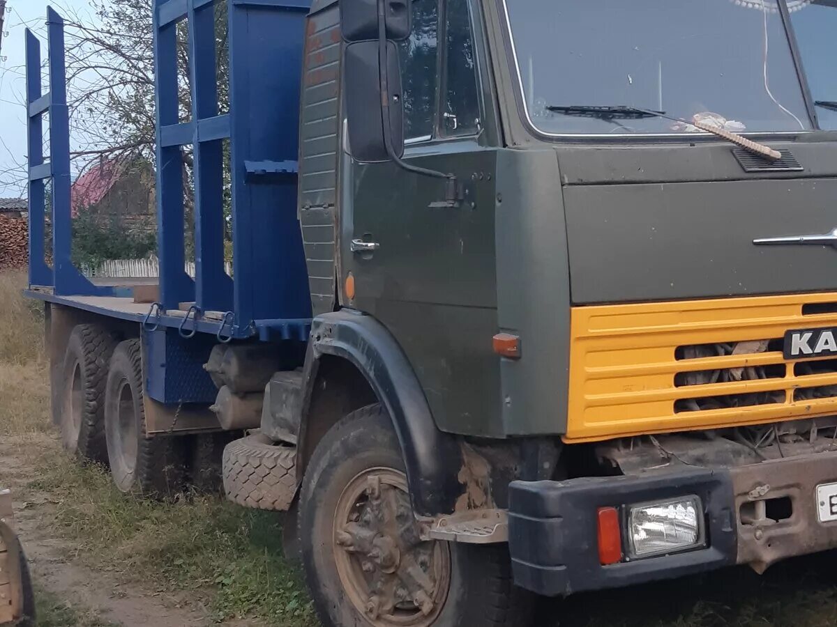 Камазы б у в красноярском. КАМАЗ 53212 лесовоз. КАМАЗ лесовоз 10 тонник. КАМАЗ 1989 года. Лесовоз КАМАЗ 1986 года.