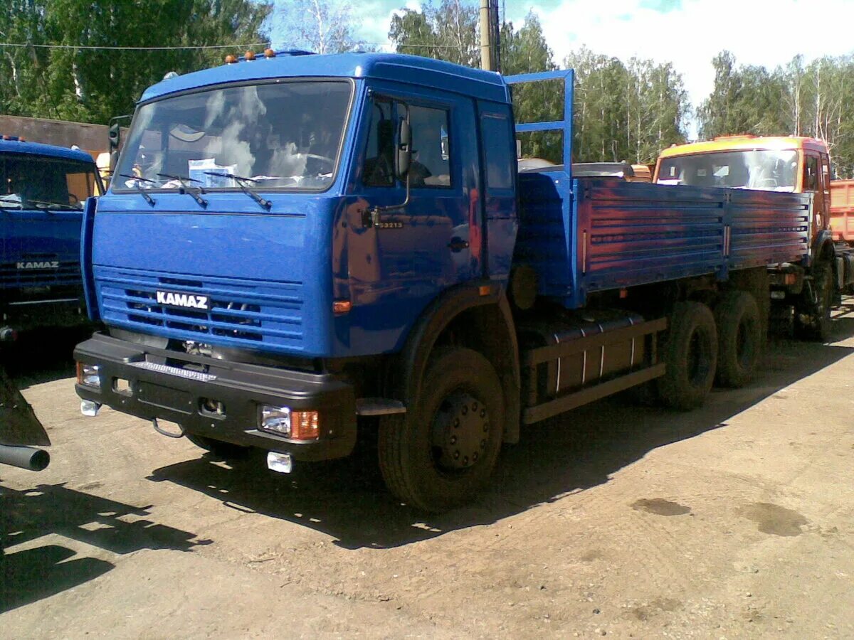 Новый камаз 53215. 2. Авто камаз 53215. Авто камаз 53215. Камаз 53215 бортовой с прицепом.
